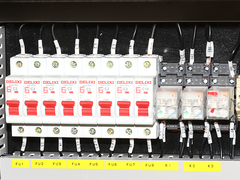 4-Pole Circuit Breaker